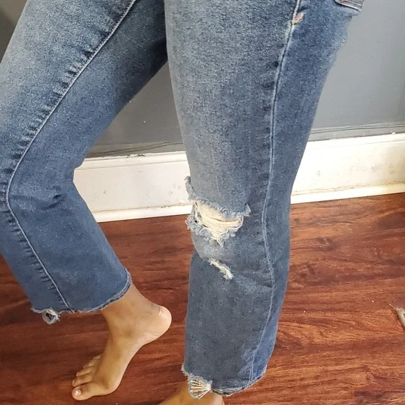 Good American distress blue crop ankle distressed jeans size 4/27 - Picture 5 of 13